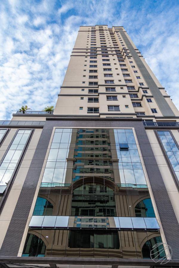 Apartamento a Venda Permuta no Centro de Balne�rio Cambori� com 3 ou 4 Suites e At� 3 Vagas de Garagem e Lazer super completo
