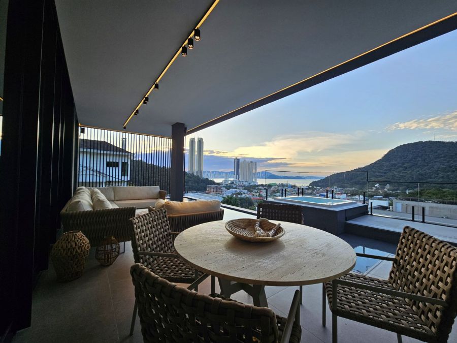 Casa Alto Padrão - Venda - Barra - Balneário Camboriú - SC